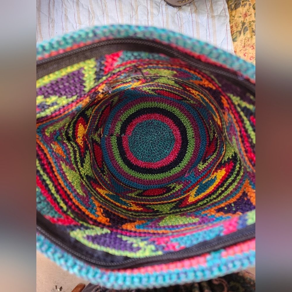 Multicolor Geometric Patterned Bucket Bag Wayuu Mochila Columbia - Picture 6 of 6
